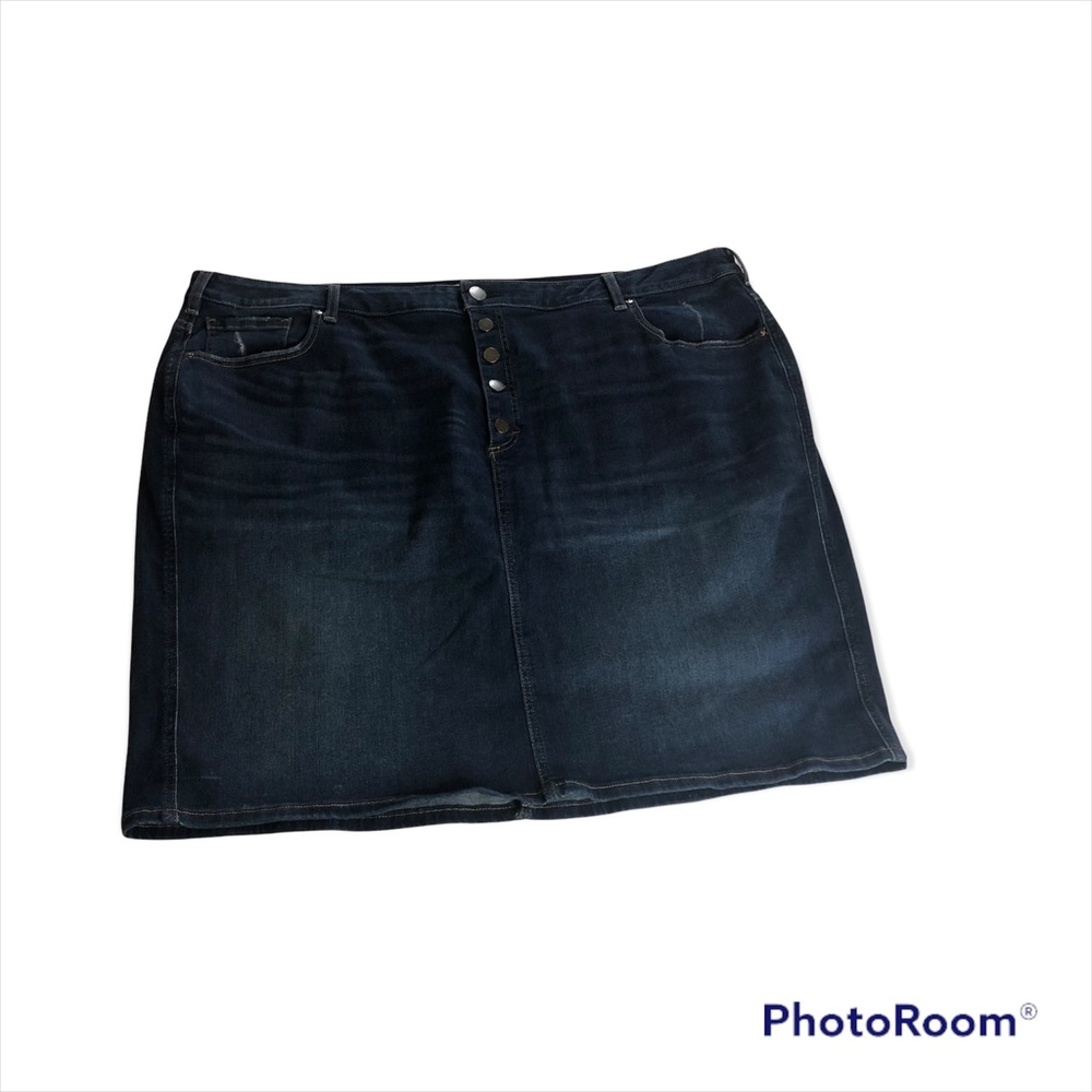 LANE BRYANT NWT Denim stretch button fly above the knee skirt Size 28